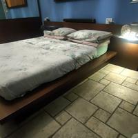 Letto wenge con contenitore e mensole luminose i