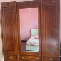 Armadio antico in legno stile liberty