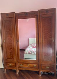 Armadio antico in legno stile liberty