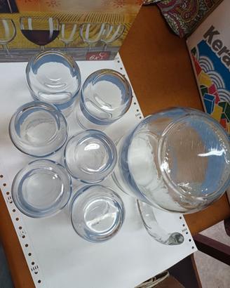bicchieri e caraffa 