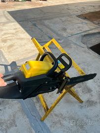 Motosega più cavalletto