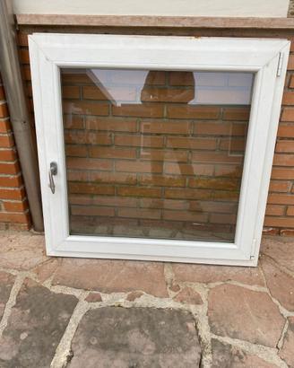Finestre in PVC nuove, montate e poi smontate