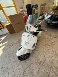 Vespa 300 GTS Super