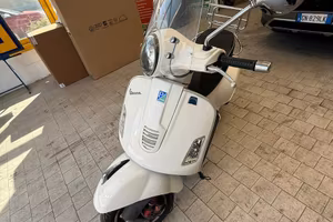 Vespa 300 GTS Super
