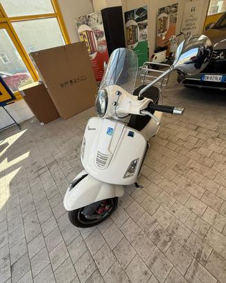 Vespa 300 GTS Super