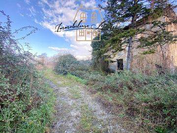 Rustico / Casale di 1150 m² con più di 5 locali a 