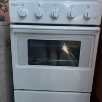 Fornello 4 fuochi metano con forno