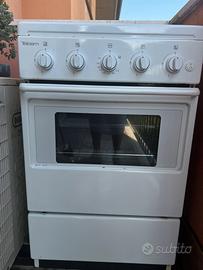 Fornello 4 fuochi metano con forno