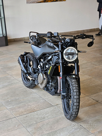 Husqvarna SVARTPILEN 401 nuova 1680km