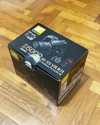 Nikon D5000 18-55 VR kit scatola vuota 
