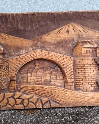 grande scultura in legno