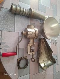 tritacarne e macchina per passapomodoro manuale