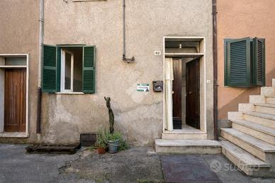 2 LOCALI A VASANELLO