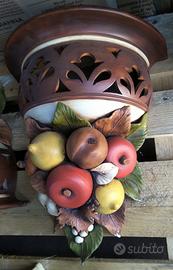 Lampadario e plafoniere in terracotta con frutta