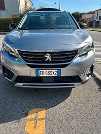 Auto peugeot 5008