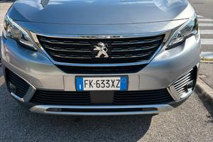 Auto peugeot 5008