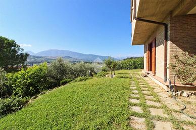 VILLA SINGOLA A CASTEL DI LAMA