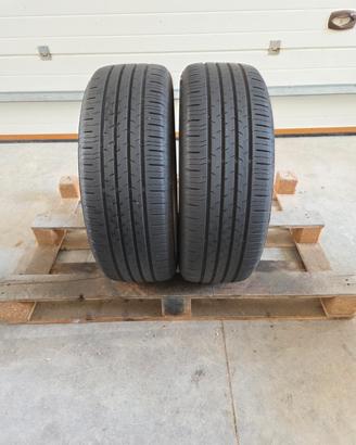 2 gomme Continental 205 55 17 estive.