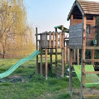 Parco giochi in legno