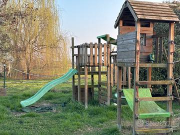 Parco giochi in legno
