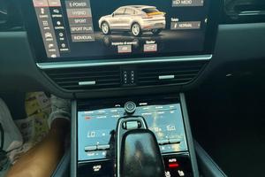 Porsche Cayenne coupé elettrica/benzina 