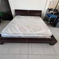 Letto in Cuoio scuro più Materasso