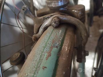 Biciclette vecchie a bacchetta