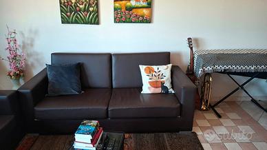 Coppia Divani Marroni in Similpelle (2 e 3 Posti) 
