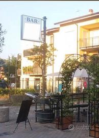 Insegna a bandiera bifacciale