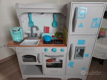 Cucina con accessori 