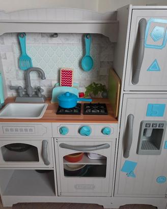 Cucina con accessori 