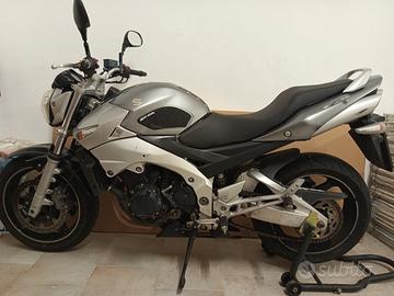 Suzuki gsr 600