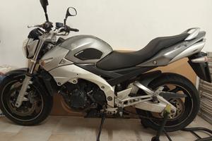 Suzuki gsr 600