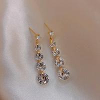 Orecchino pendente a goccia d'acqua