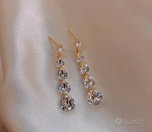 Orecchino pendente a goccia d'acqua