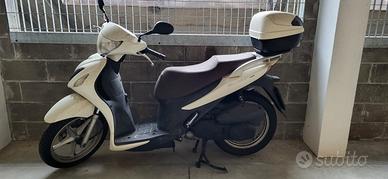 Scooter Suzuki 150