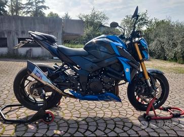 Suzuki gsxs 750