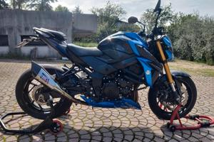 Suzuki gsxs 750