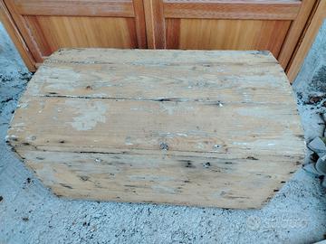 antico baule in legno