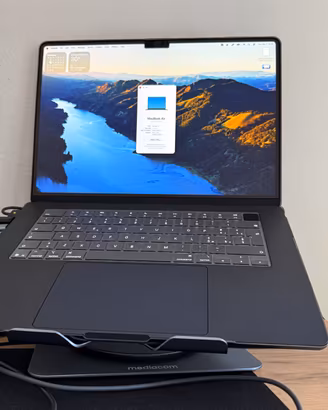 MacBook Air 15", M4 2025 (16gb RAM + 250gb disco)