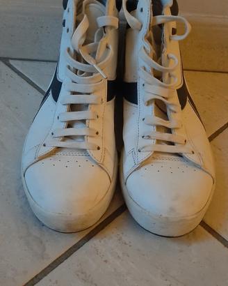 Scarpa sportiva da uomo. Marca Diadora 