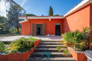 Villa di 400 m² con più di 5 locali e box auto dop