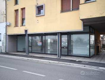 Negozio Con Vetrine / Capannone Deposito Merci