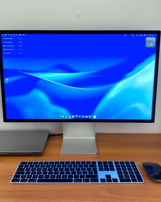 Apple Studio Display + Apple Keyboard +Magic Mouse