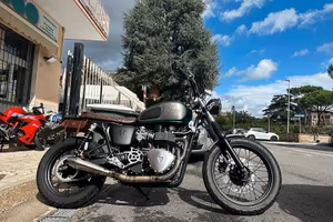Triumph Bonneville T100 CUSTOMIZZATA