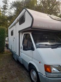 Camper con 5 posti letto  pannello solare