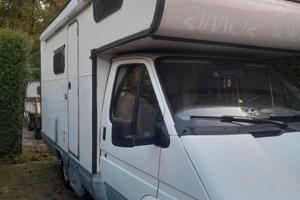 Camper con 5 posti letto  pannello solare