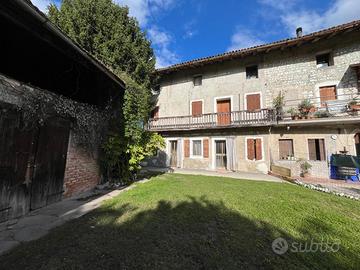 Ampia casa indipendente in zona servita