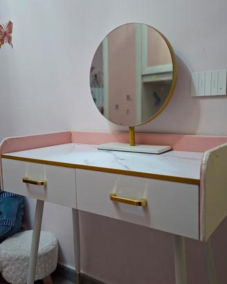 tavolo da trucco 