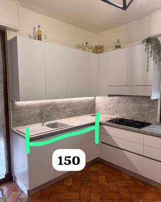 Cucina bianca con o senza elettrodomestici